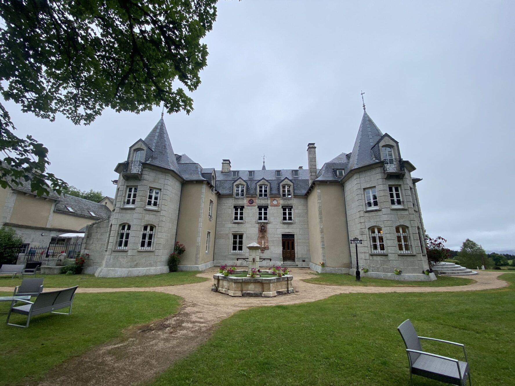 Front of the Chateau Orfeuillette hotel