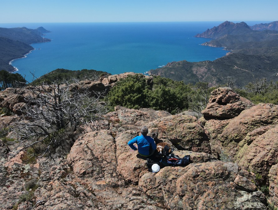 Hiker resting, Mare a Mare North tour