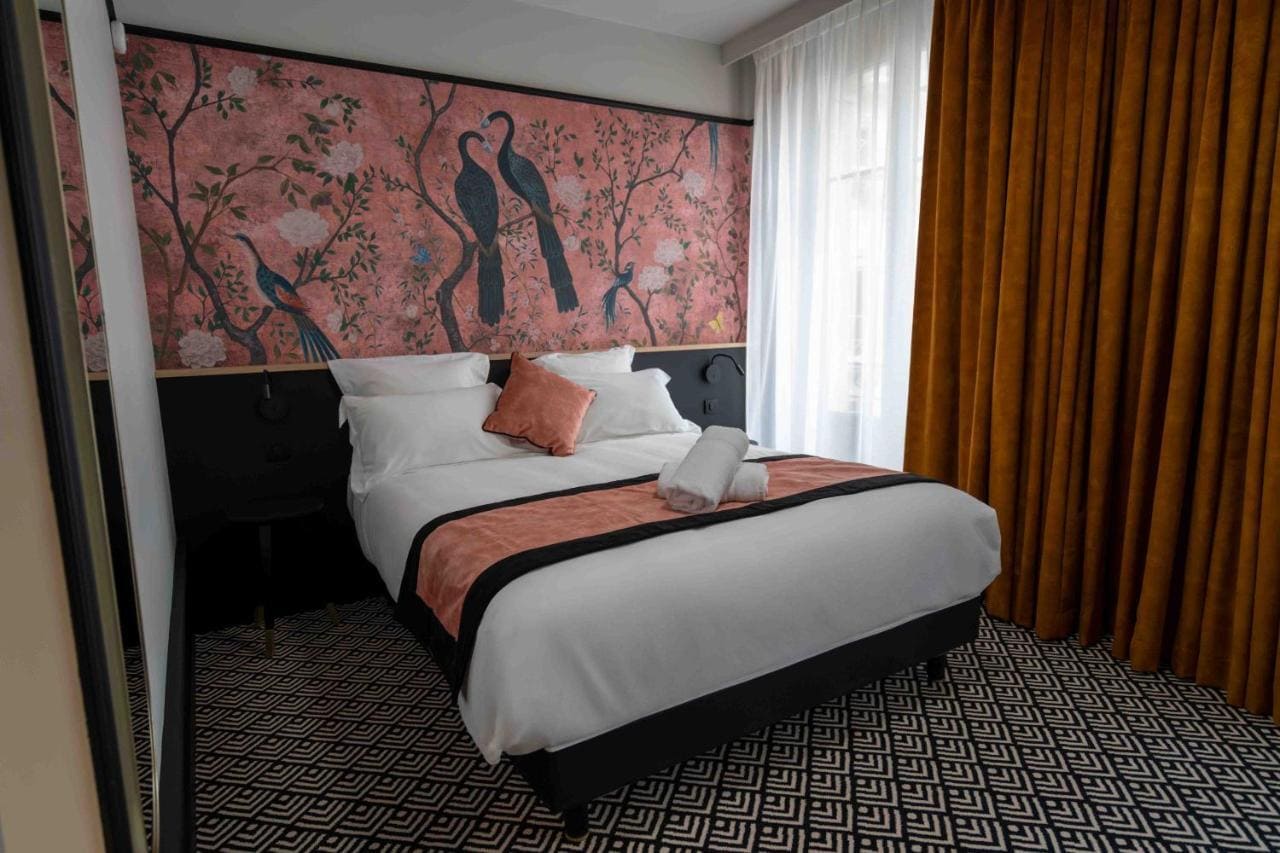 Standard double room at Hotel Regina in Le Puy