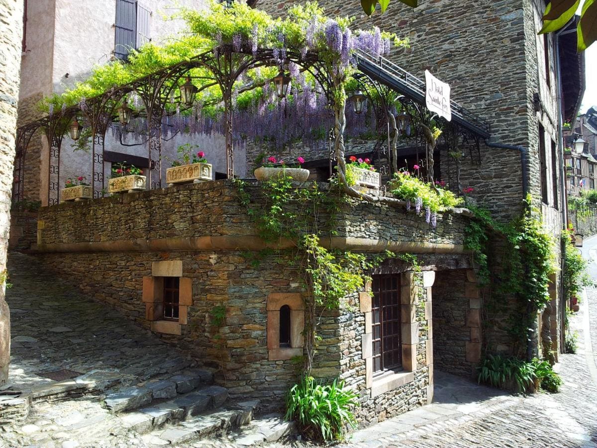 Hotel Sainte Foy seen from the street