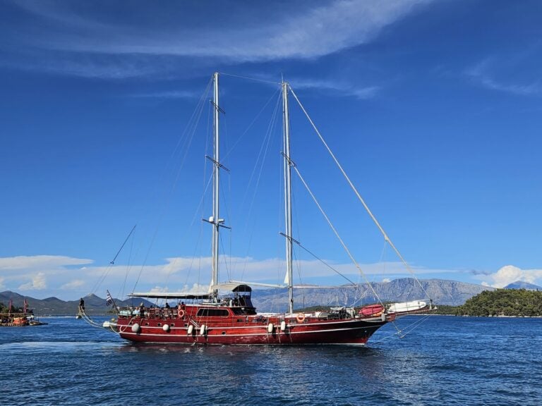 Motor yacht Erato