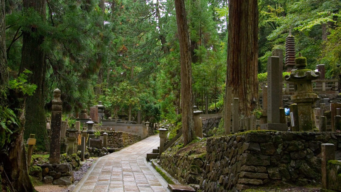 Okunoin cemetary Koyasan