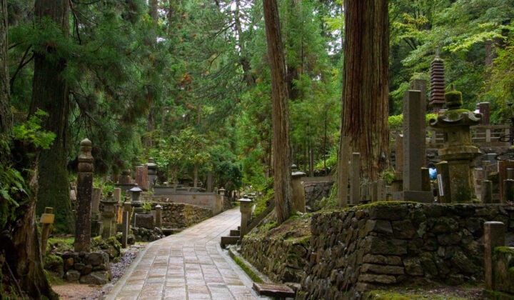 Okunoin cemetary Koyasan