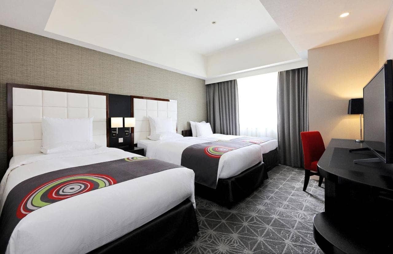 Room in the Royal Park Hotel