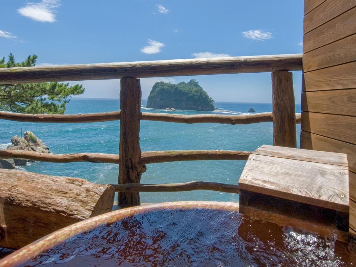 Hot spring view at Ryokan Umibe no Kakure yu Seiryu