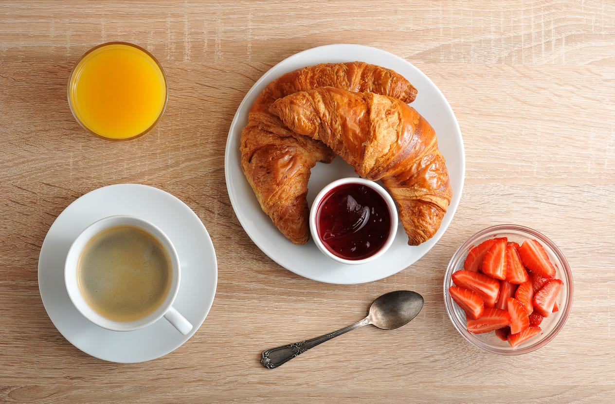 Breakfast with a croissant