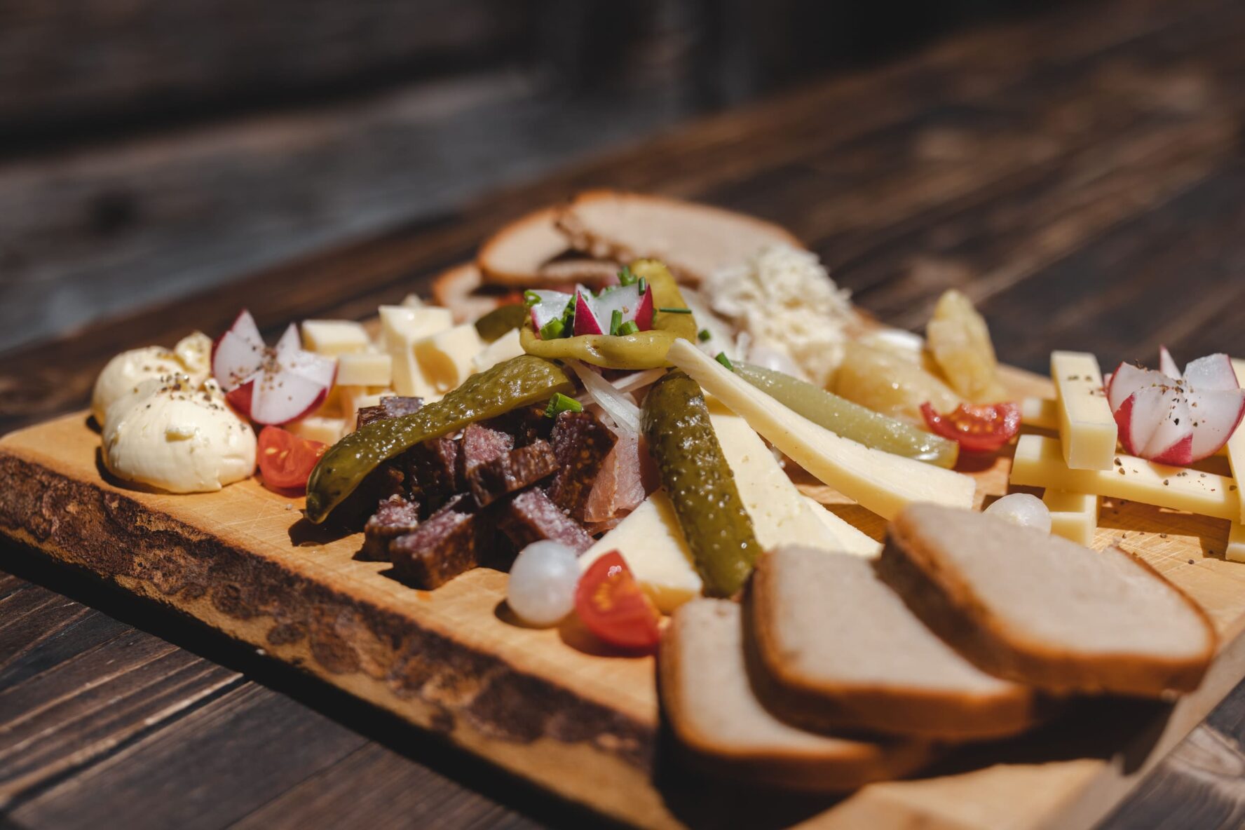Brettljause platter served in the Austrian Alps