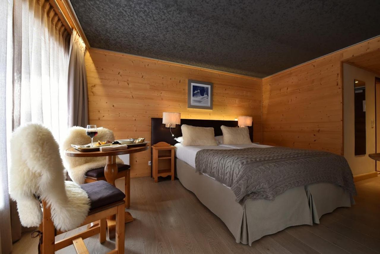 Room at Chalet Hotel La Chemenaz