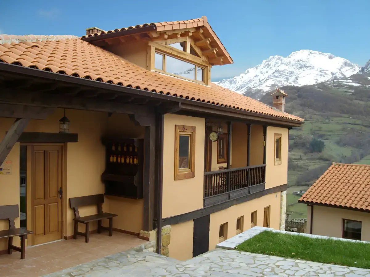 Fuentes de Lucia front door