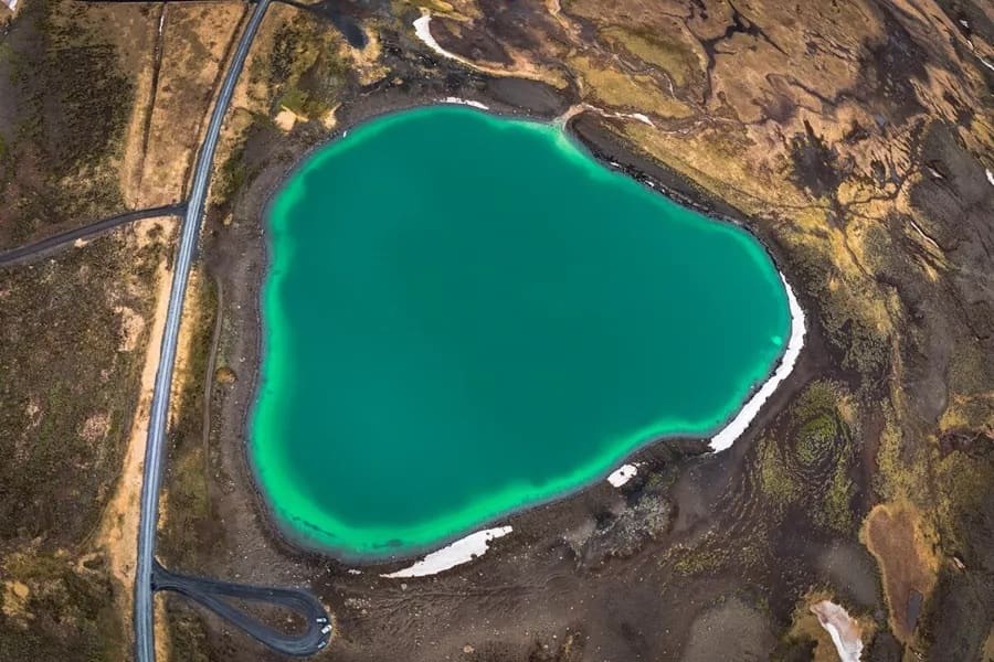Graenavatn crater lake