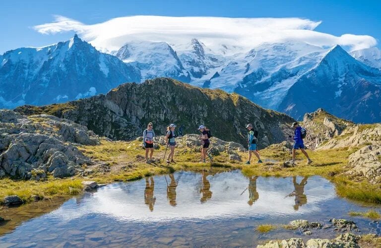 group trail runners alps