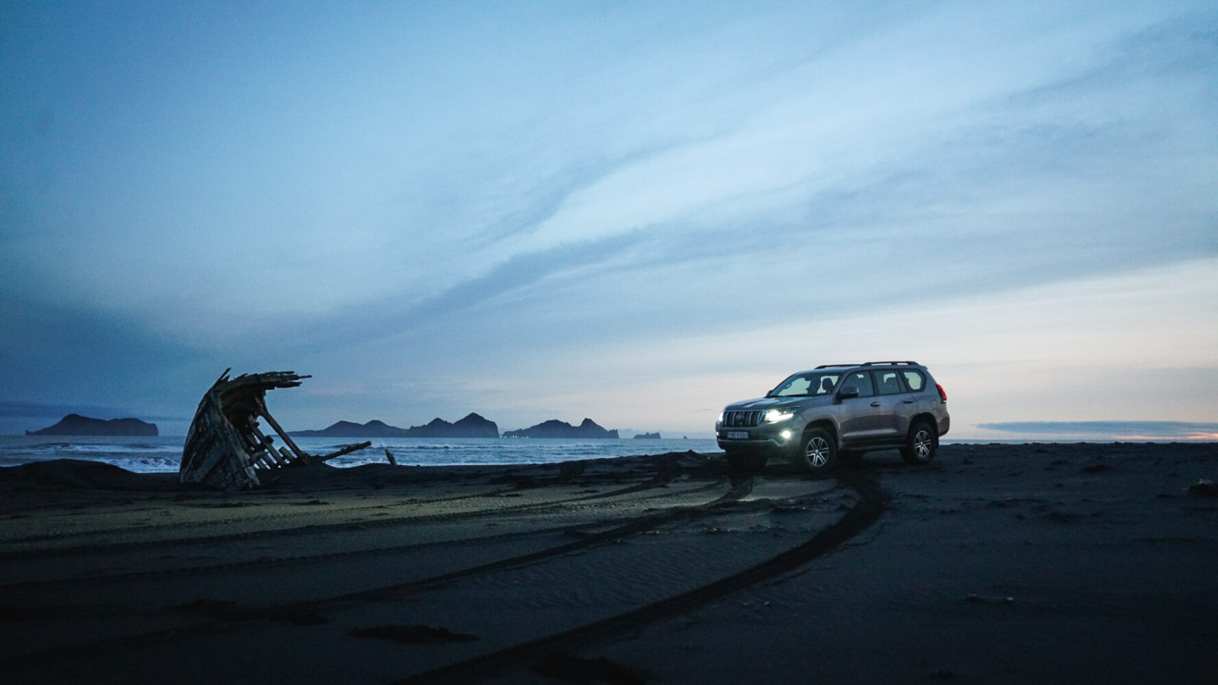A 4x4 and a shipwreck on a secret beach in Iceland