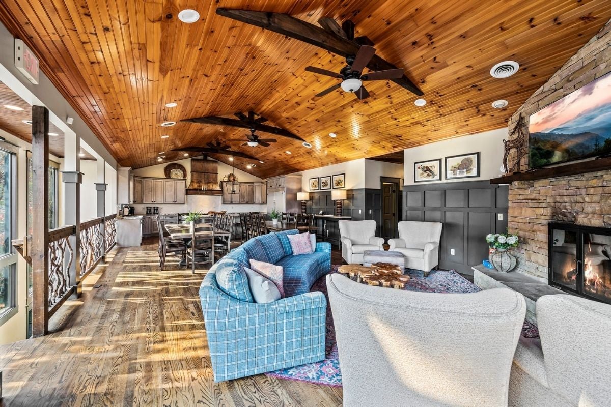 Laurel Lodge living room