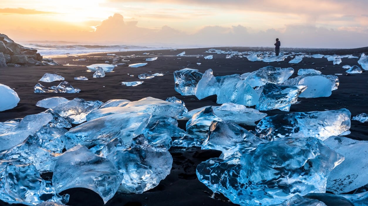 Glacier lagoon and diamong beach