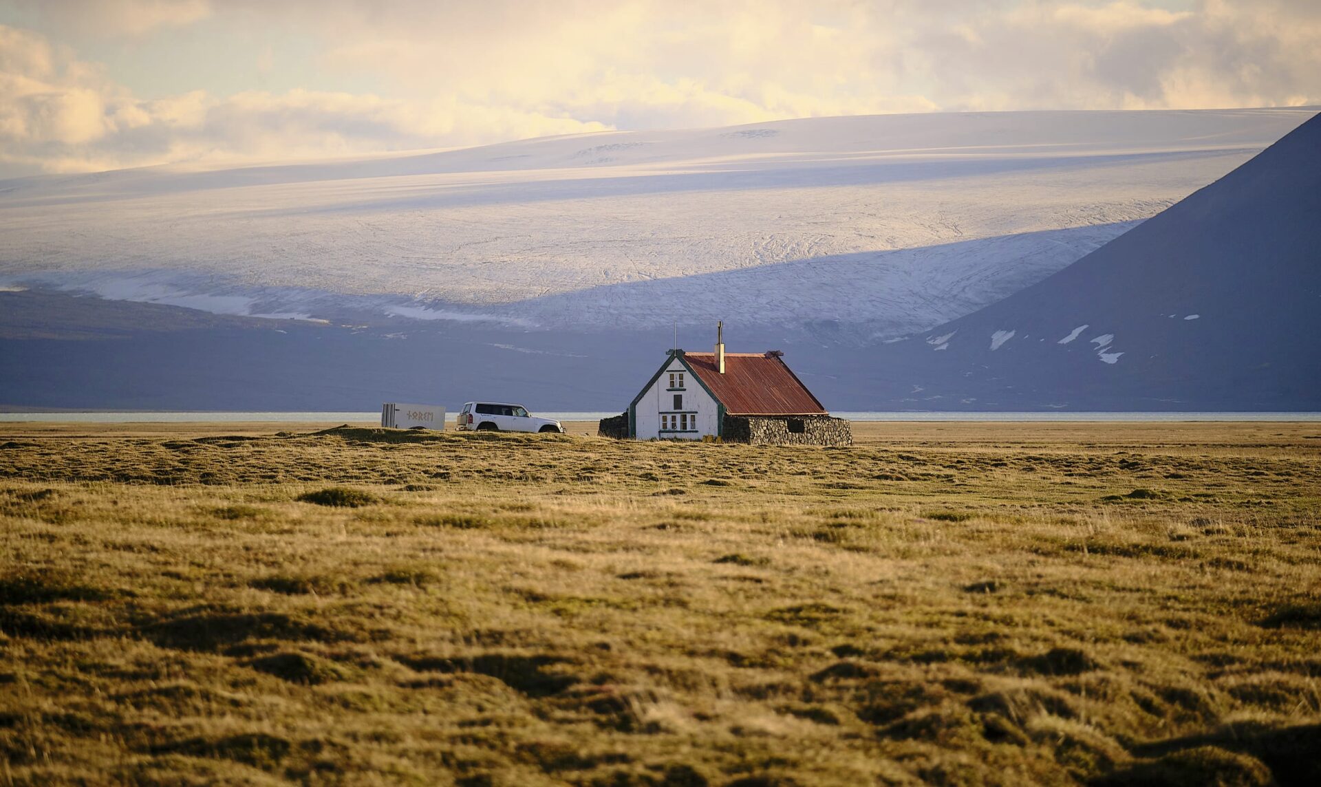 Iceland hut in the middle of nowhere