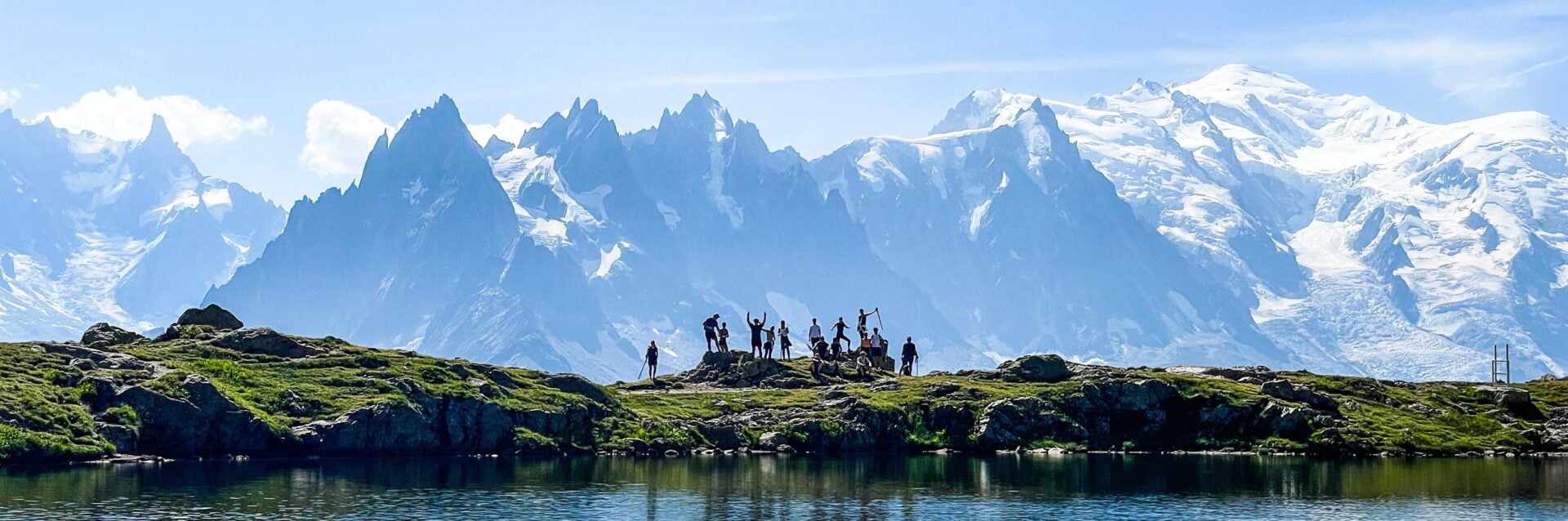 happy runners around mont blanc lake