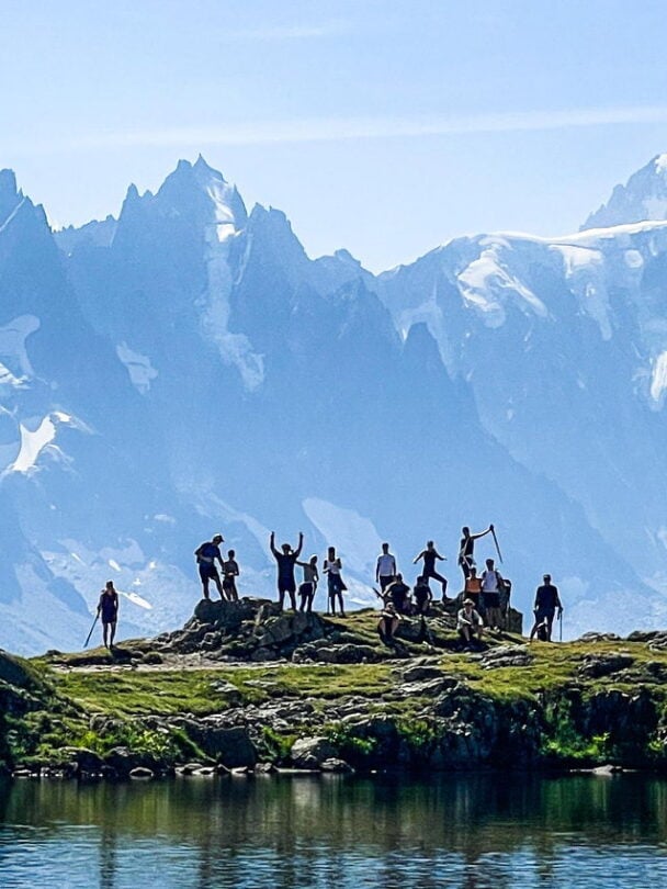 happy runners around mont blanc lake