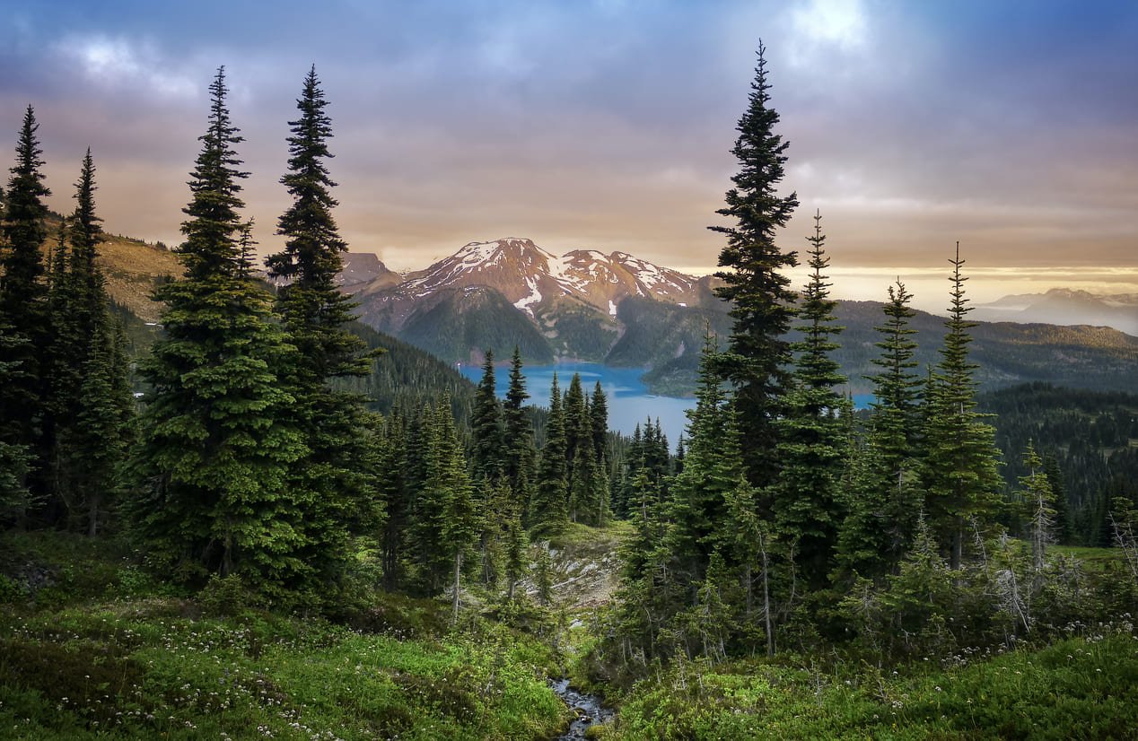 Stunning Garibaldi lake
