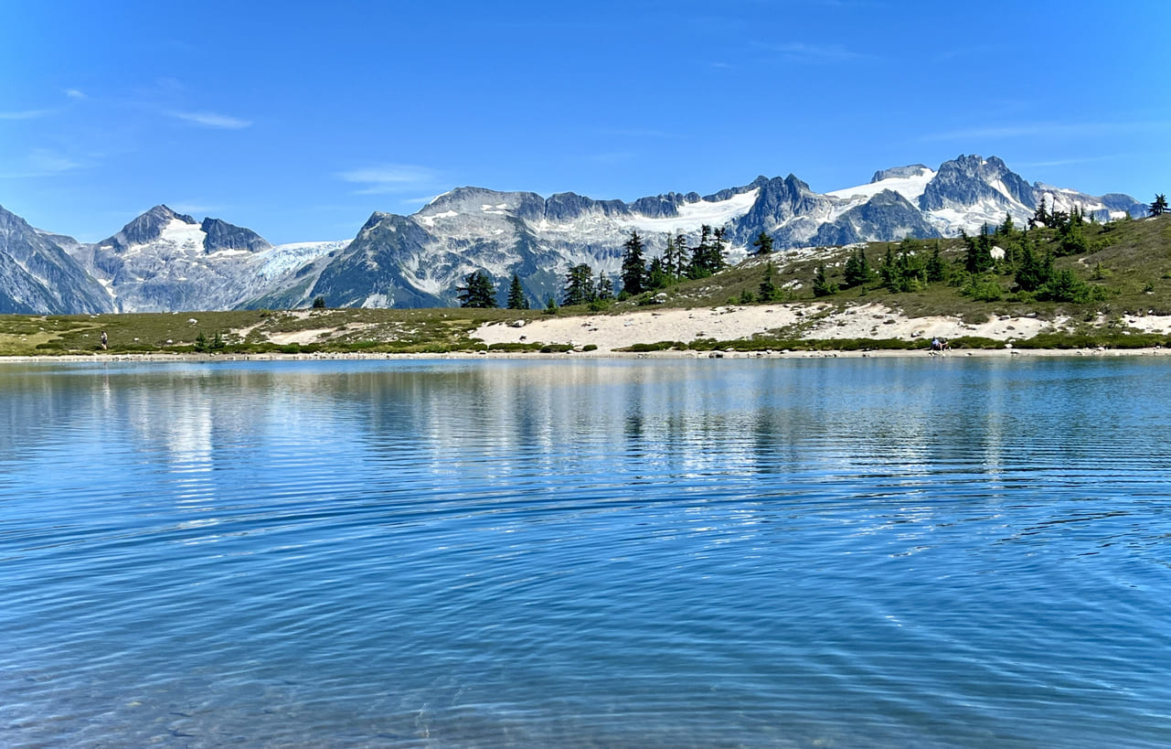 Stunning Elfin lakes
