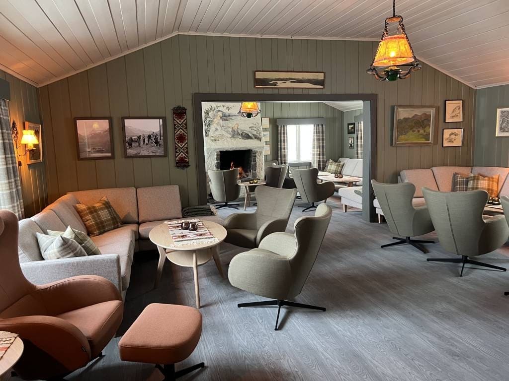Gjendebu lodge interior