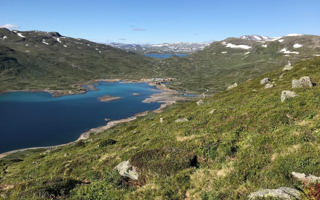 Hiking towards Fondsbu