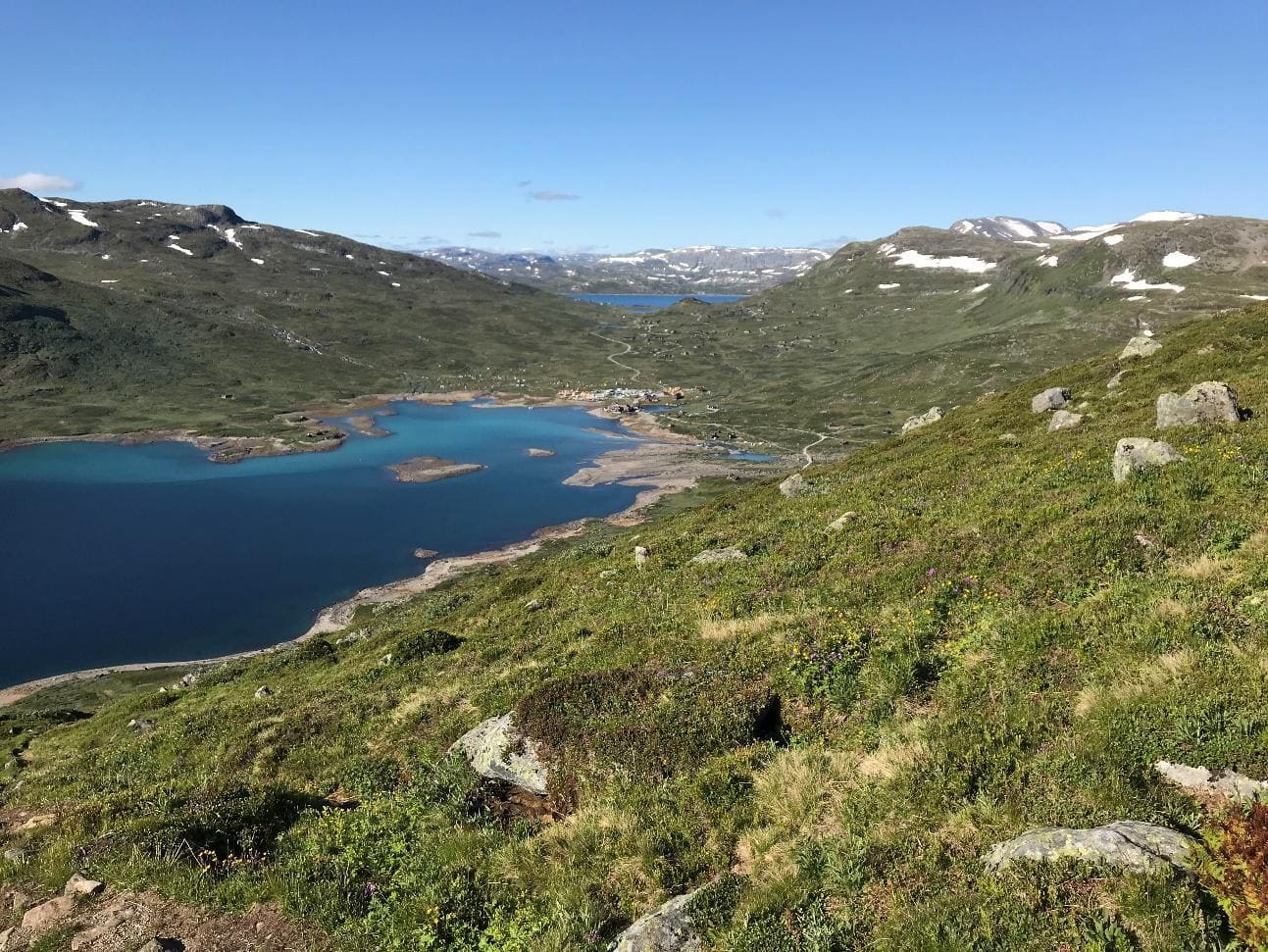 Hiking towards Fondsbu