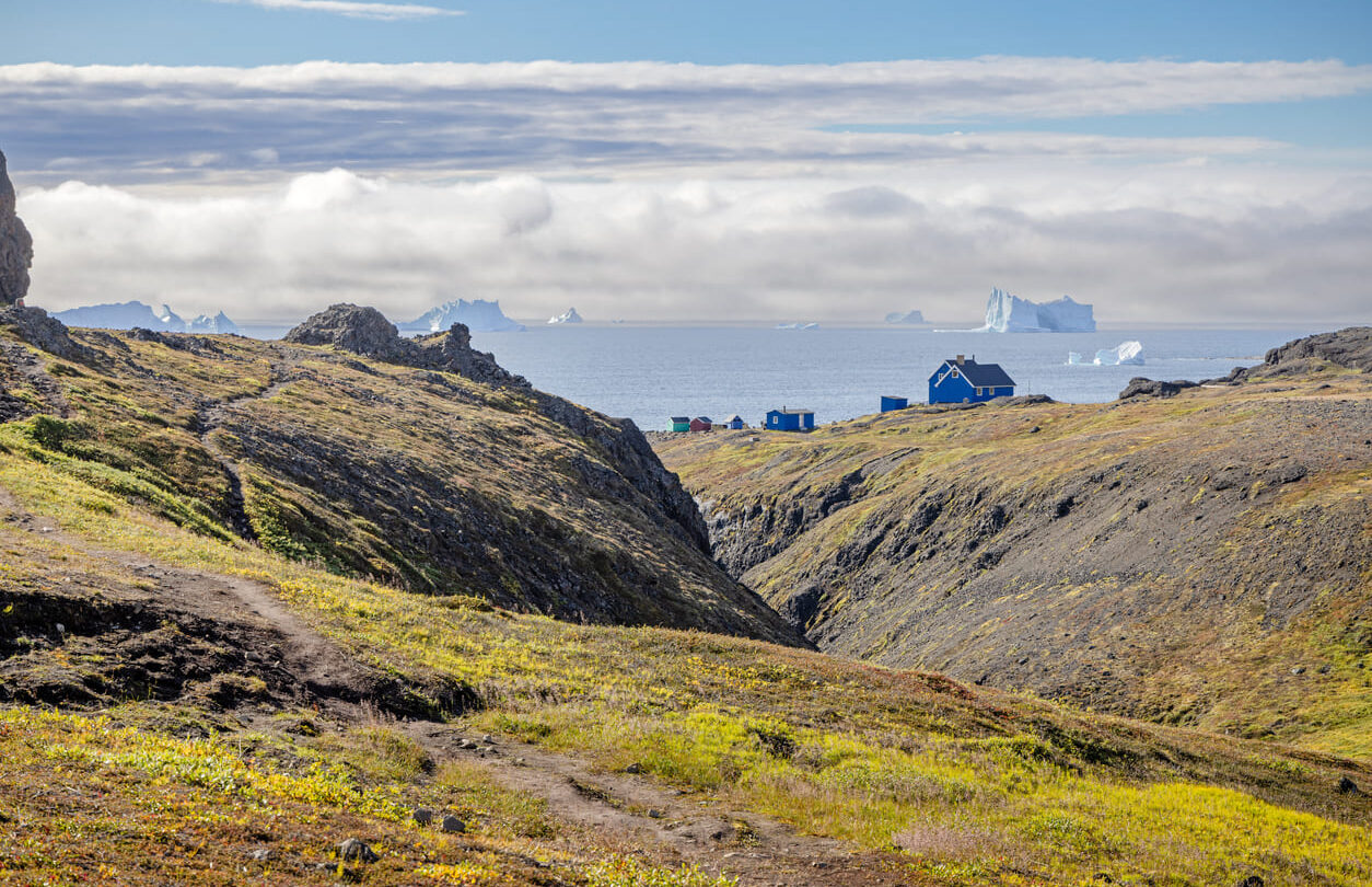 Hiking trails Greenland summer