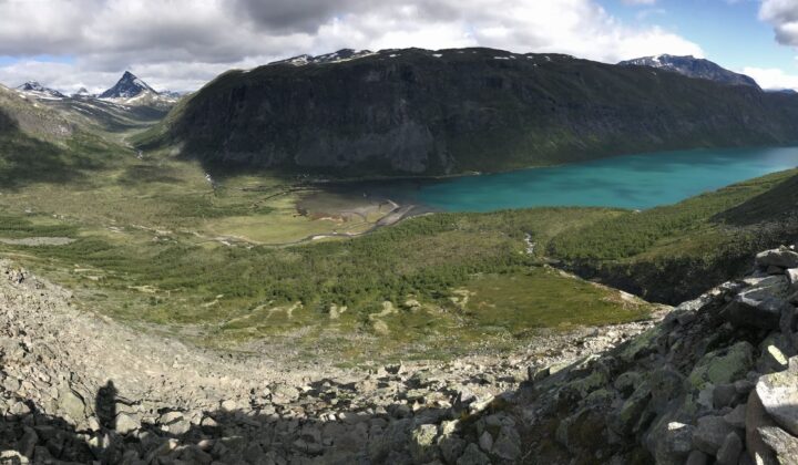 Looking down Gjendebu lodge