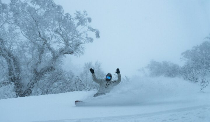 Myoko snowboarder Japan