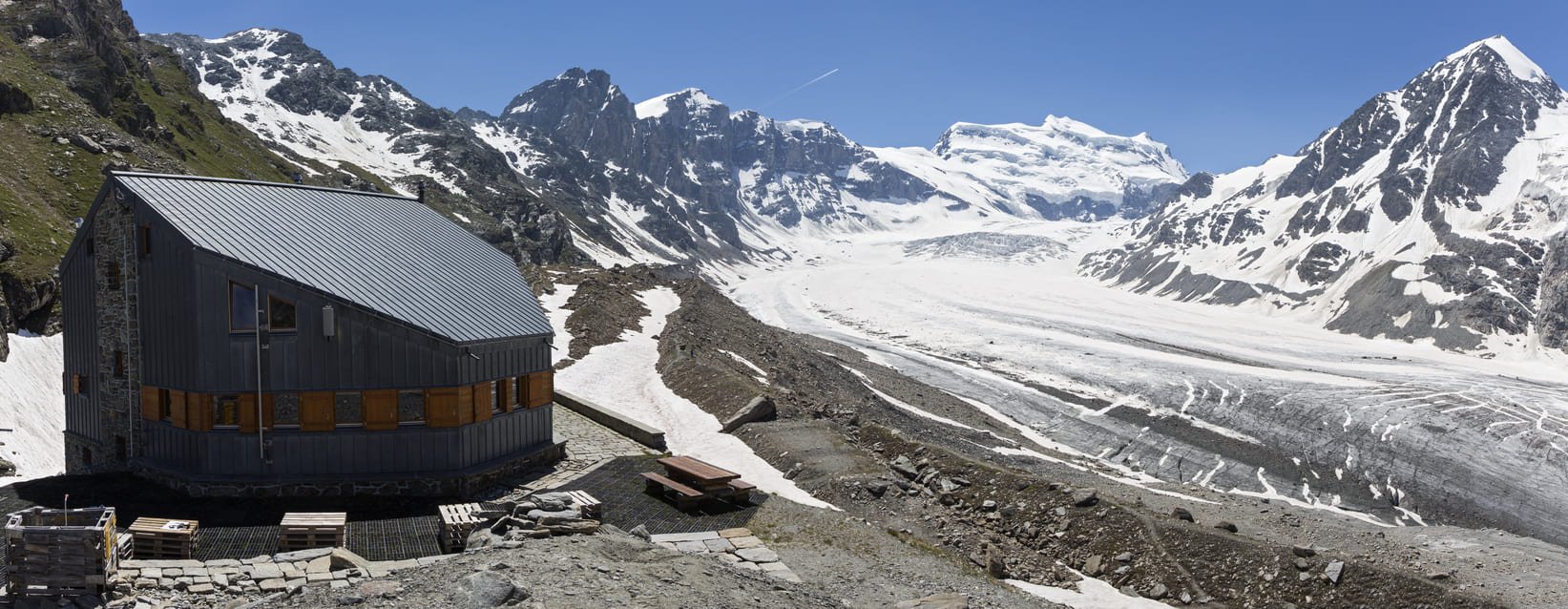 Pannosierre Hut mountains