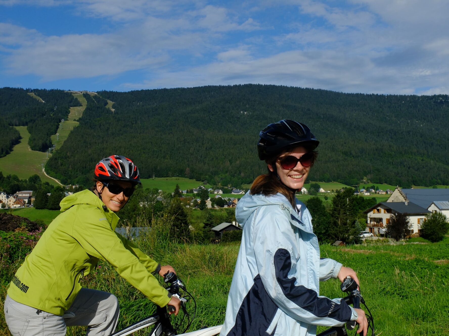 Two happy cylists Vercors