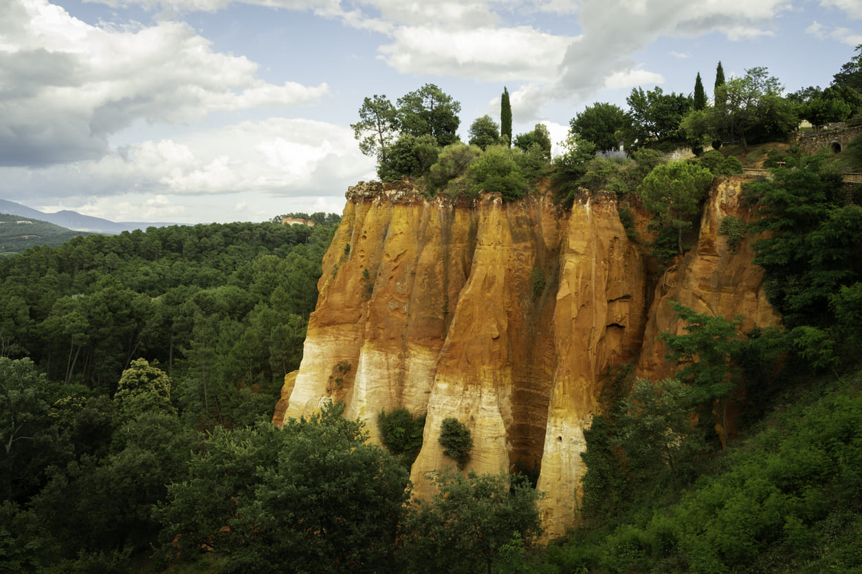 Cliffs Roussillon