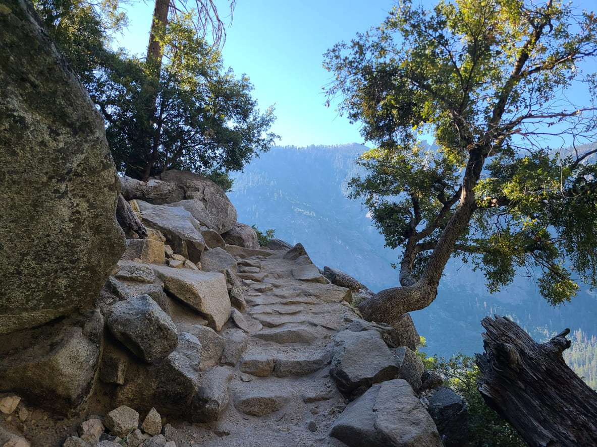 Yosemite Falls trail hikers