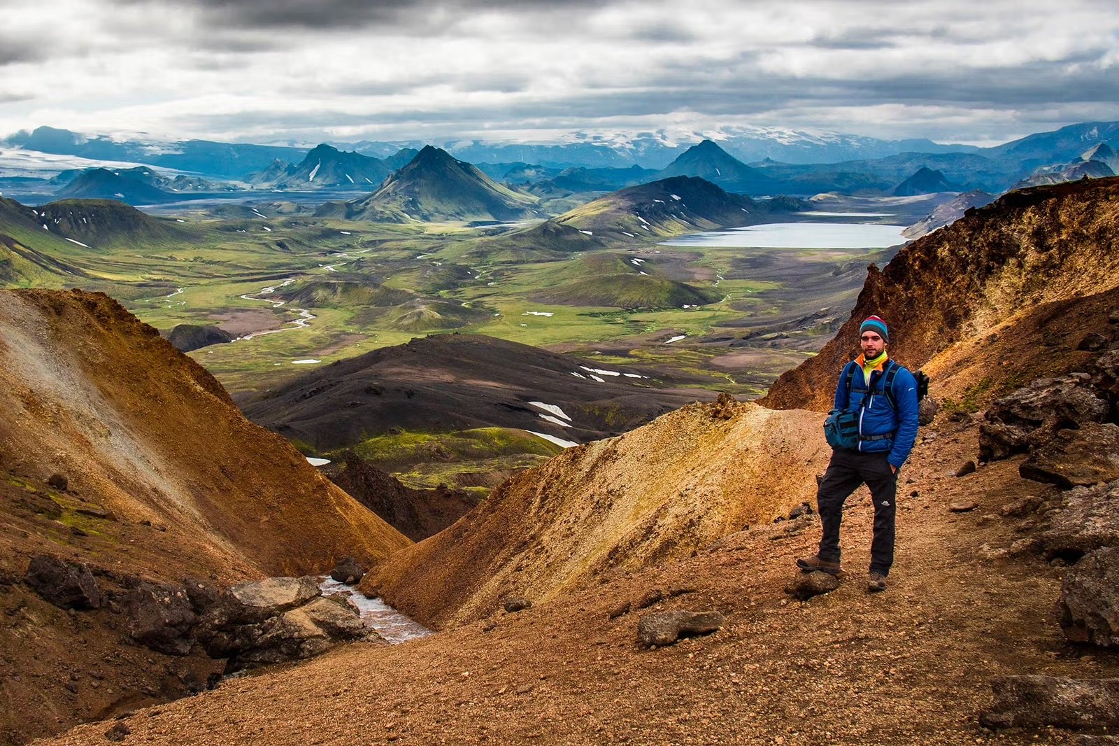 Alftavatn lake hiker