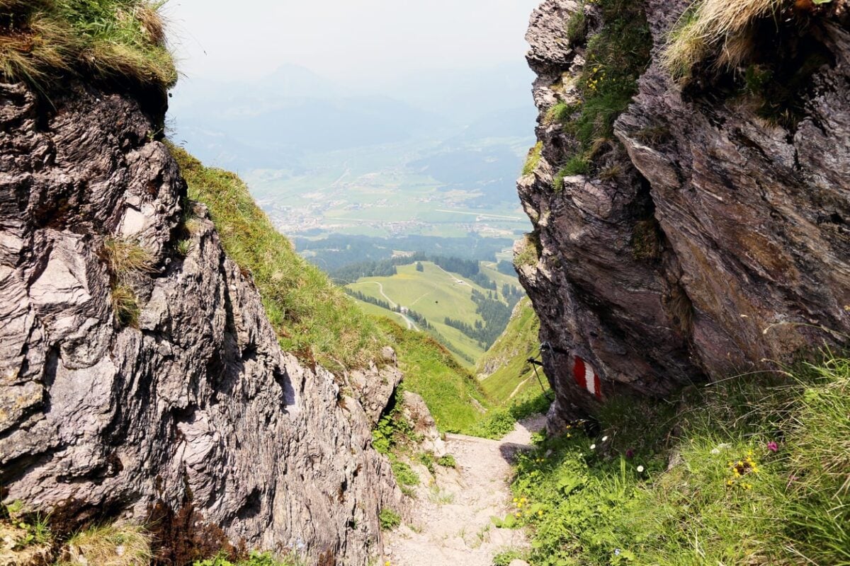 A view of the Faulhornweg hike, one of the best hikes in Switzerland