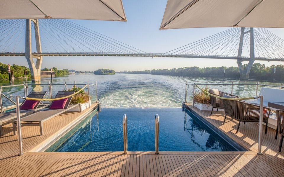 amadeus provence pool