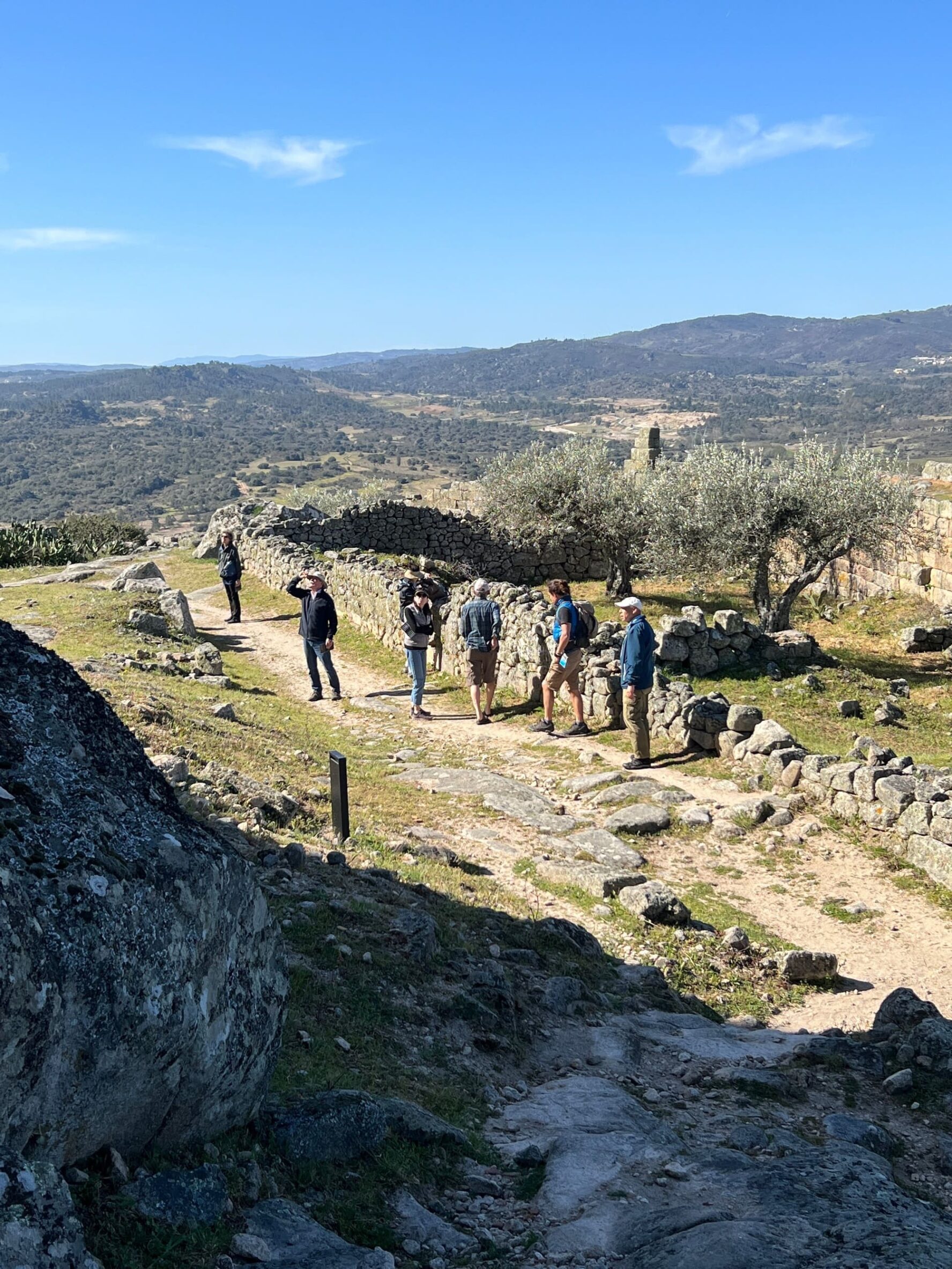 beautiful views douro hikers
