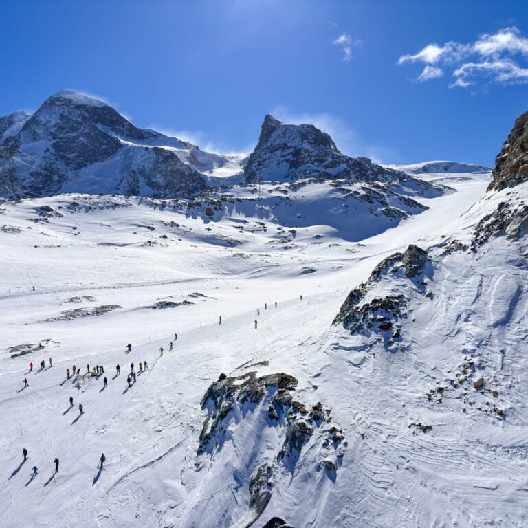 cervinia skiers