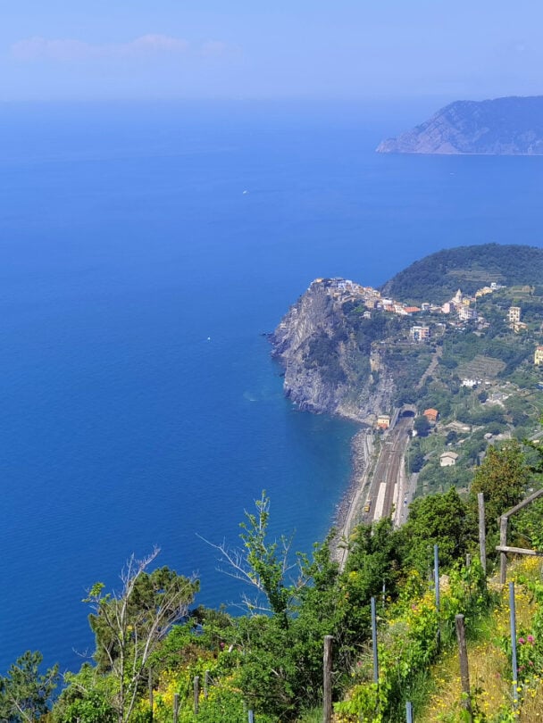 hikers resting cinque terre