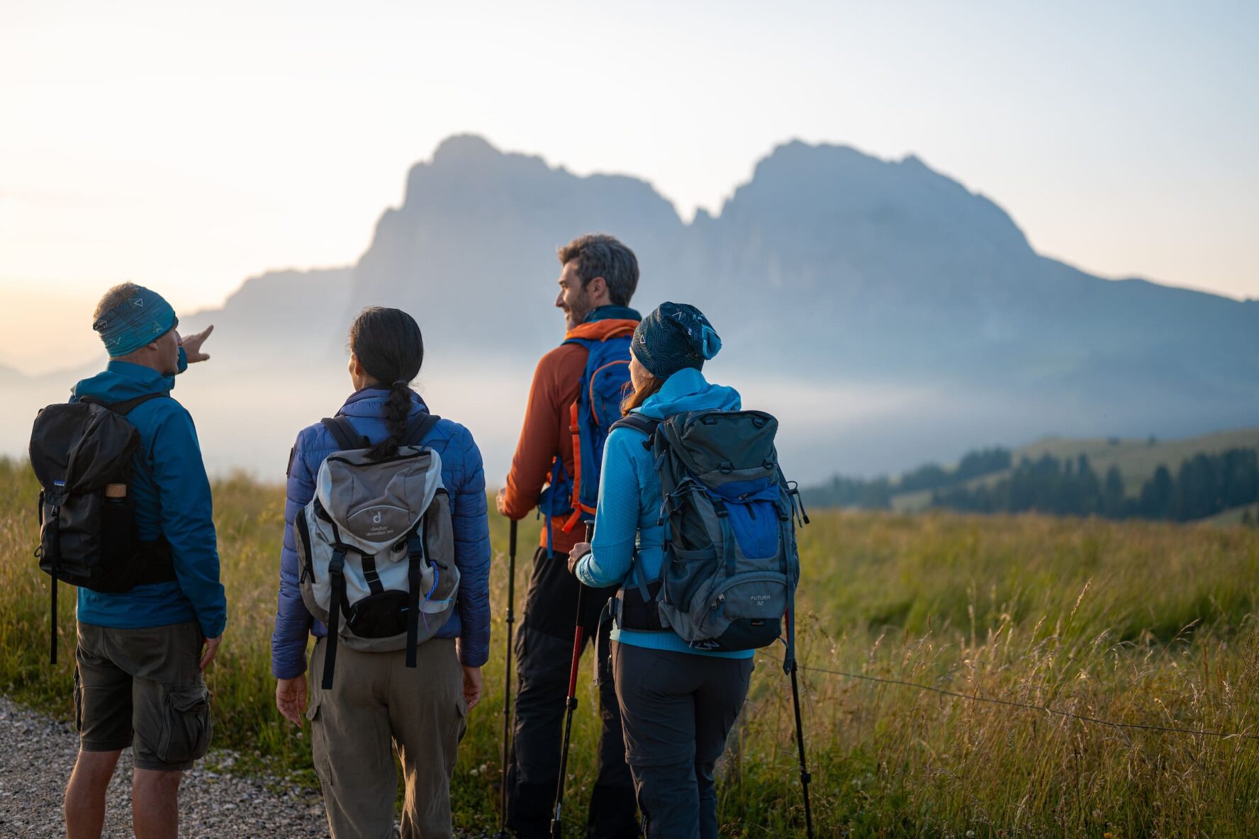 guide hikers dolomites