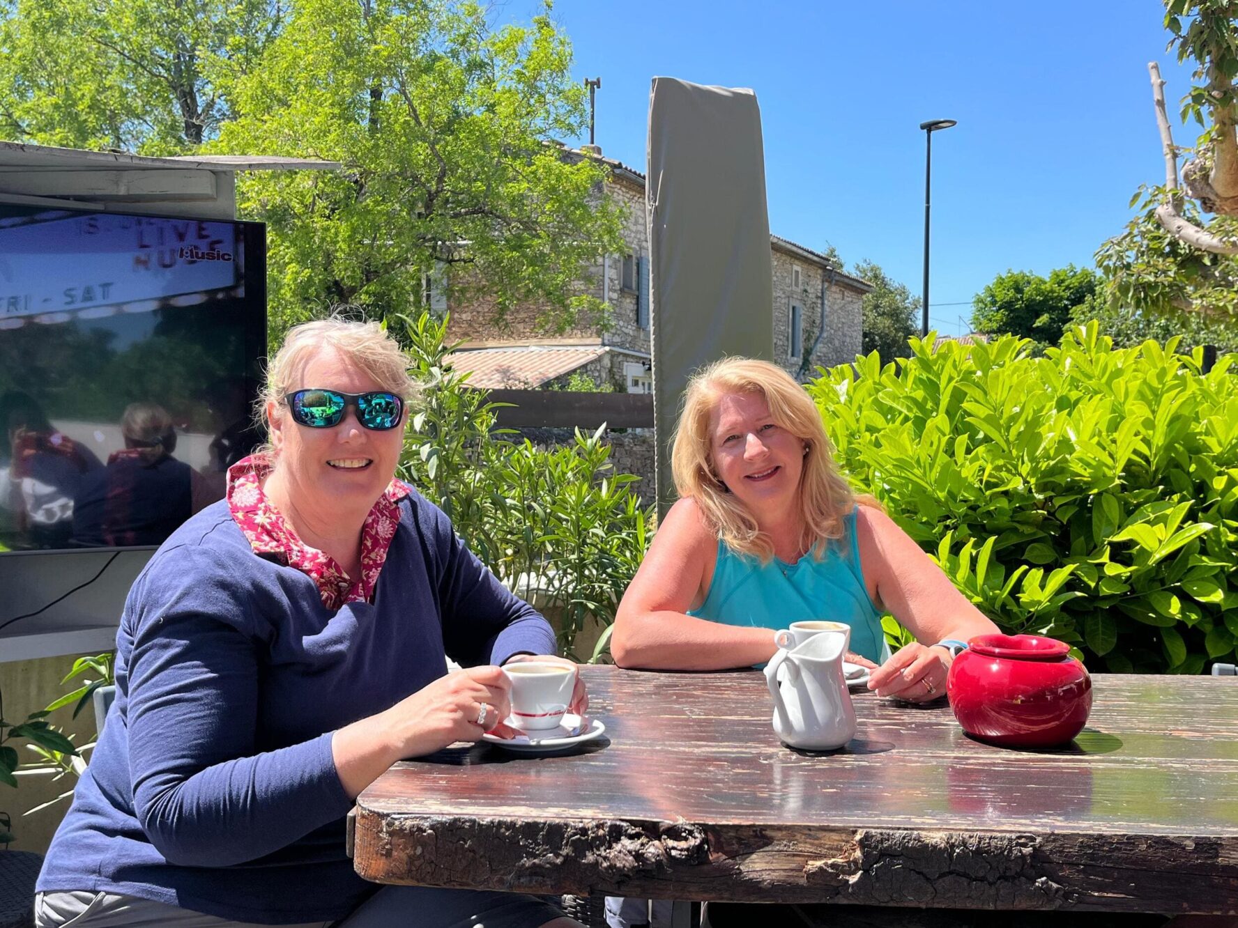 having coffee france