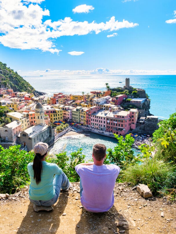 hikers resting cinque terre
