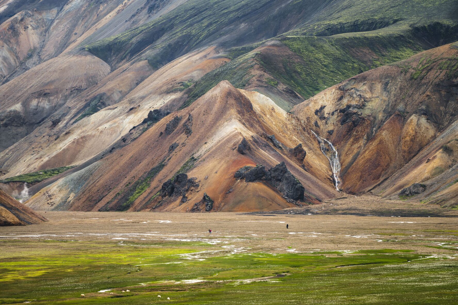 landmannalaugar hikers iceland
