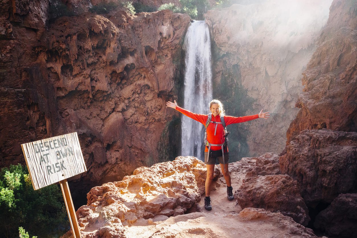 mooney falls hike