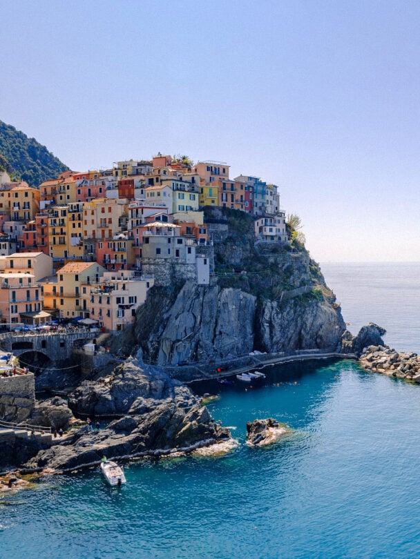hikers resting cinque terre