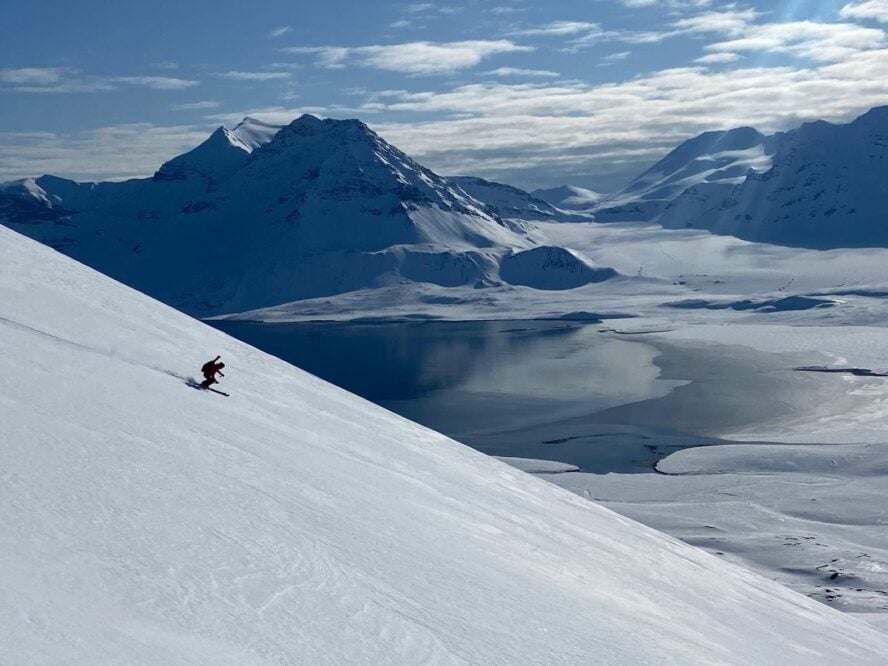 The thrills of skiing to the ocean in the Arctic