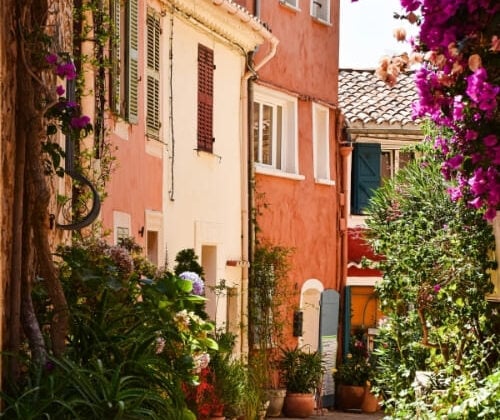 Bormes les Mimosas street