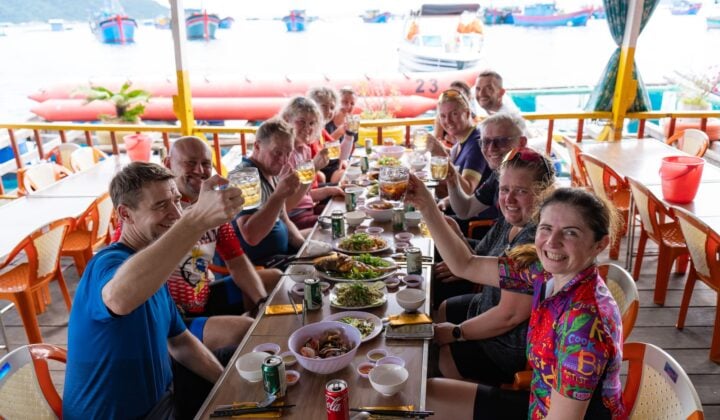 Vietnam cyclists lunch