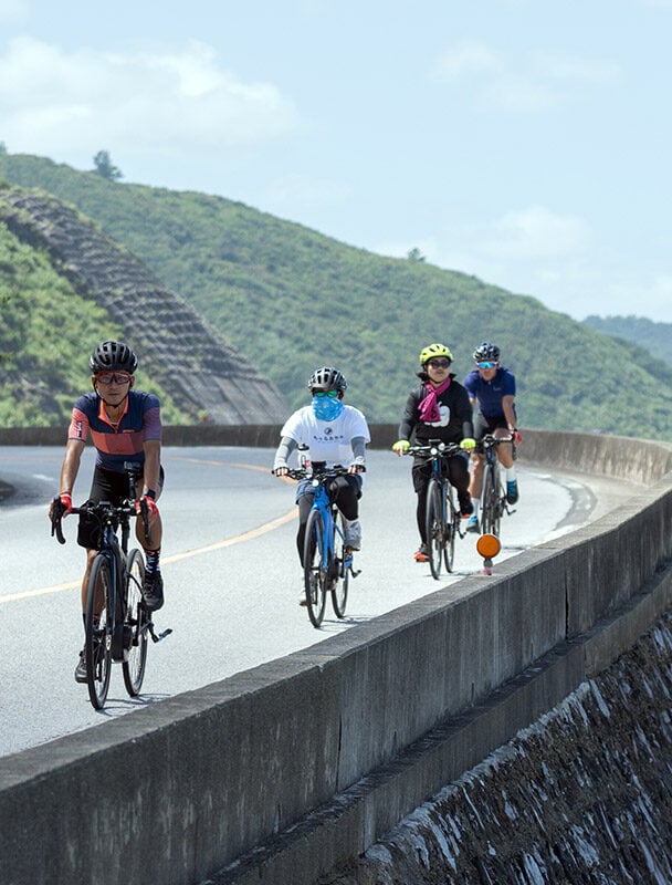 four cyclists okinawa