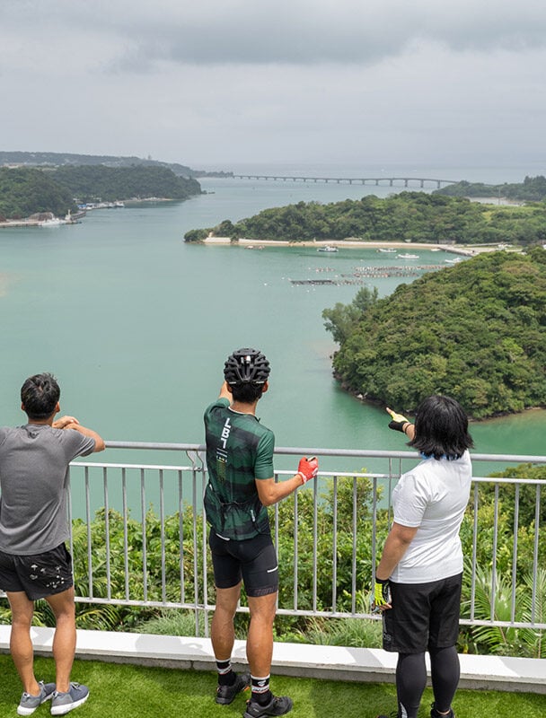 four cyclists okinawa